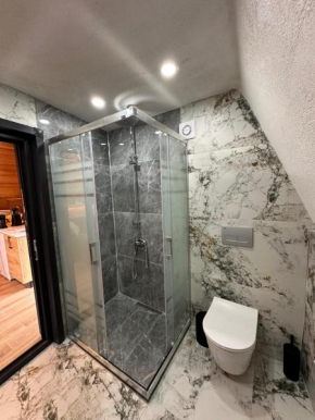 Mion suit bungalov